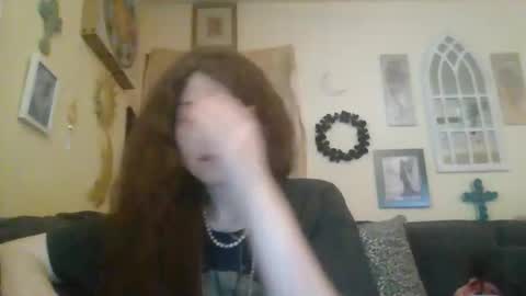 Snapshot of queencrimsonlvx chatting on 05.01.26 queencrimsonlvx online show from 05.01.26