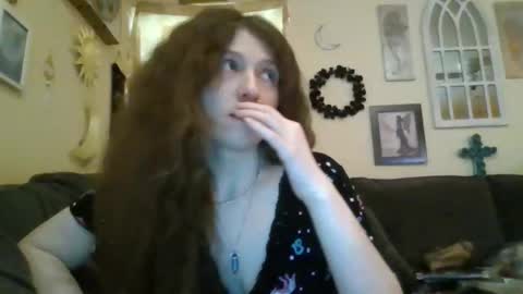 Snapshot of queencrimsonlvx chatting on 05.20.26 queencrimsonlvx online show from 05.20.26