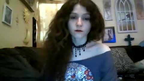 Snapshot of queencrimsonlvx chatting on 06.01.26 queencrimsonlvx online show from 06.01.26