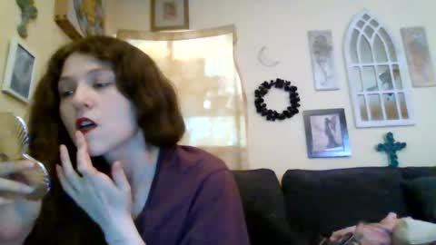Snapshot of queencrimsonlvx chatting on 06.12.26 queencrimsonlvx online show from 06.12.26