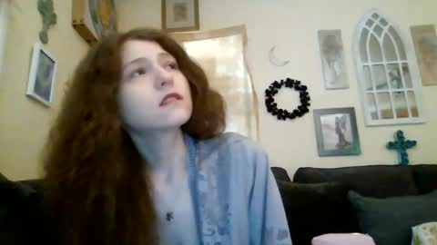 Snapshot of queencrimsonlvx chatting on 06.21.26 queencrimsonlvx online show from 06.21.26