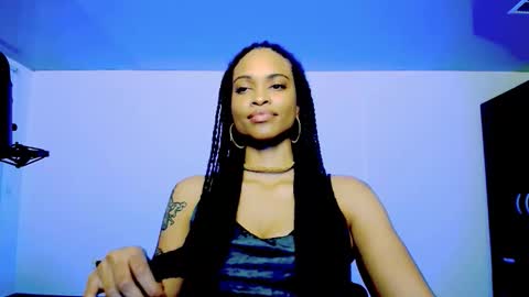 Snapshot of queendom_ing chatting on 10.12.25 Sweet Goddess online show from 10.12.25