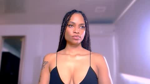 Snapshot of queendom_ing chatting on 11.10.25 Sweet Goddess online show from 11.10.25