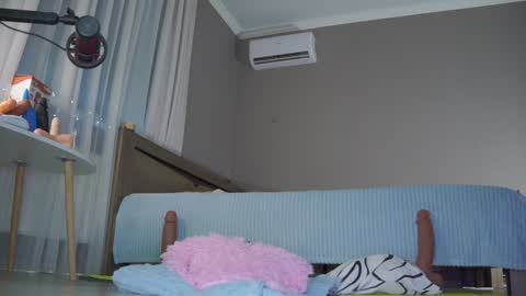 Snapshot of queenelia chatting on 12.10.24 Nelly INSTA queenelia online show from 12.10.24