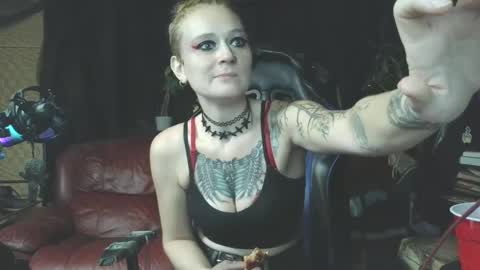 Snapshot of queenfrostbitten chatting on 09.15.25 Queen Frostbitten online show from 09.15.25