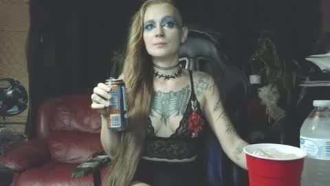 Snapshot of queenfrostbitten chatting on 09.16.25 Queen Frostbitten online show from 09.16.25