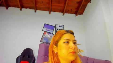 Snapshot of queengrett chatting on 09.28.25 Queen online show from 09.28.25