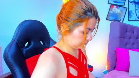 Snapshot of queengrett chatting on 09.29.25 Queen online show from 09.29.25