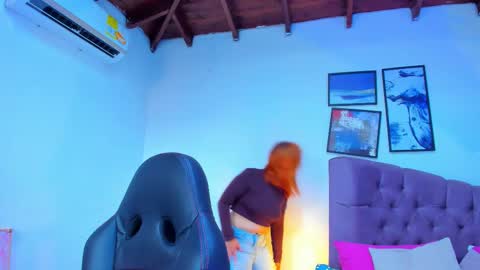 Snapshot of queengrett chatting on 10.12.25 Queen online show from 10.12.25