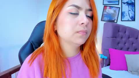 Snapshot of queengrett chatting on 10.16.25 Queen online show from 10.16.25