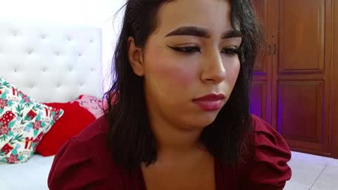 Snapshot of queenie_star chatting on 12.19.24 Maria Del Mar online show from 12.19.24