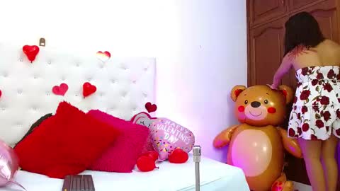 Snapshot of queenie_star chatting on 02.15.25 Maria Del Mar online show from 02.15.25
