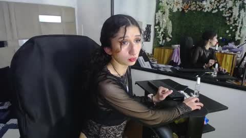 QUEENJEENN online show from 01.04.25