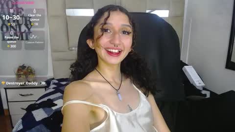 QUEENJEENN online show from 01.04.25