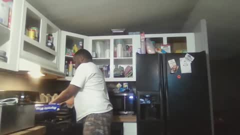 Queen N King Fun Night online show from 02.14.25