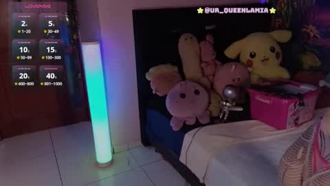 Snapshot of queenlamia chatting on 03.10.25  Taurus online show from 03.10.25