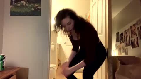 Snapshot of queenmilady chatting on 01.17.25 Sarlei Sar-uh-lie online show from 01.17.25