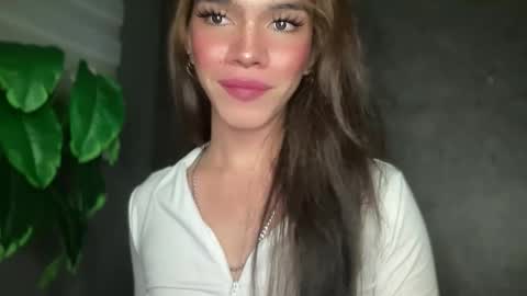 QUEEN online show from 12.18.25