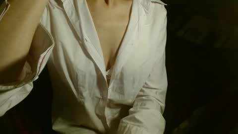 queenoftenderness online show from 03.11.25