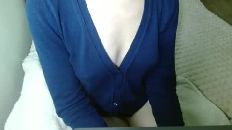 Snapshot of queenoftenderness chatting on 02.15.26 queenoftenderness online show from 02.15.26