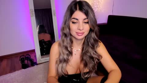 Snapshot of queenofyouredreams chatting on 05.01.26 Queennofyuredreams online show from 05.01.26