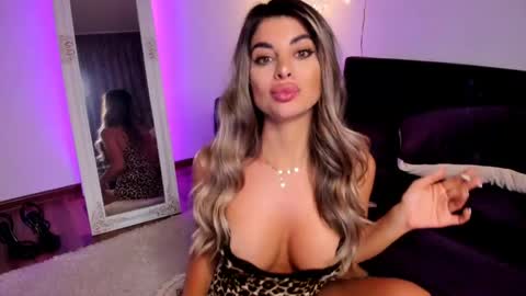 Snapshot of queenofyouredreams chatting on 05.15.26 Queennofyuredreams online show from 05.15.26