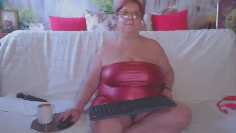 Snapshot of queenpammy chatting on 02.14.25 QueenPammy online show from 02.14.25