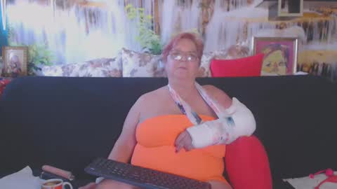 Snapshot of queenpammy chatting on 03.10.25 QueenPammy online show from 03.10.25