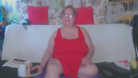 Snapshot of queenpammy chatting on 10.17.25 QueenPammy online show from 10.17.25