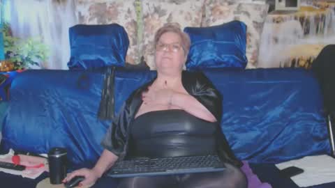 Snapshot of queenpammy chatting on 10.24.25 QueenPammy online show from 10.24.25