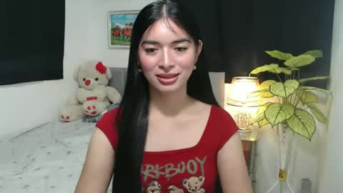 Snapshot of queenpinay69 chatting on 10.14.25 QueenPinay69 online show from 10.14.25