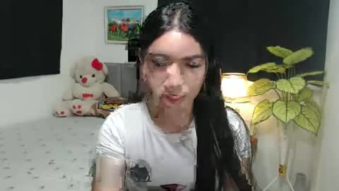 Snapshot of queenpinay69 chatting on 10.15.25 QueenPinay69 online show from 10.15.25