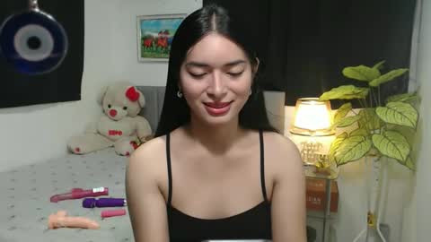Snapshot of queenpinay69 chatting on 10.23.25 QueenPinay69 online show from 10.23.25