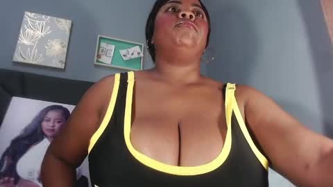 Snapshot of queenrachelbrown chatting on 04.26.26 queenrachelbrown online show from 04.26.26