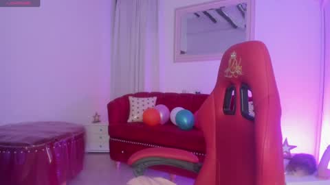 Queen Rose  online show from 01.30.25