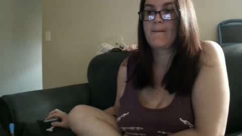 Snapshot of queenskull870 chatting on 09.28.25 queenskull870 online show from 09.28.25