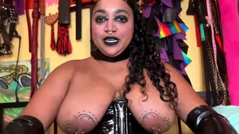 Snapshot of queensquirtntwerk chatting on 02.10.26 Queen Hilarity online show from 02.10.26