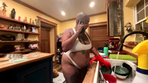 Queen Hilarity online show from 04.25.26