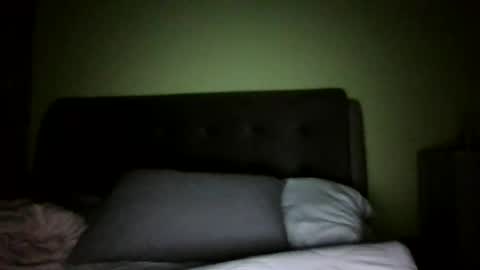 Snapshot of queenstuff chatting on 12.16.25 queenstuff online show from 12.16.25