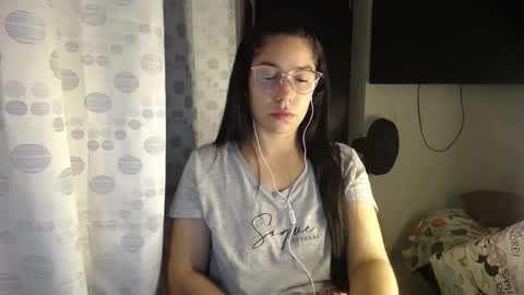 Snapshot of queenvictoria2023 chatting on 05.26.26 Paola online show from 05.26.26