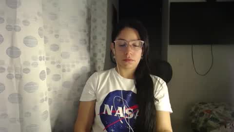 Snapshot of queenvictoria2023 chatting on 05.30.26 Paola online show from 05.30.26