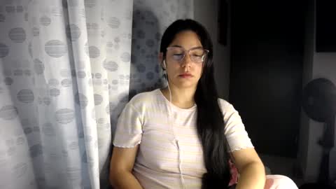 Snapshot of queenvictoria2023 chatting on 06.12.26 Paola online show from 06.12.26