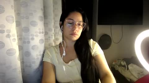 Snapshot of queenvictoria2023 chatting on 06.19.26 Paola online show from 06.19.26
