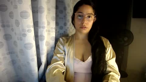 Snapshot of queenvictoria2023 chatting on 07.08.26 Paola online show from 07.08.26