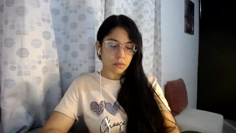 Snapshot of queenvictoria2023 chatting on 07.11.26 Paola online show from 07.11.26