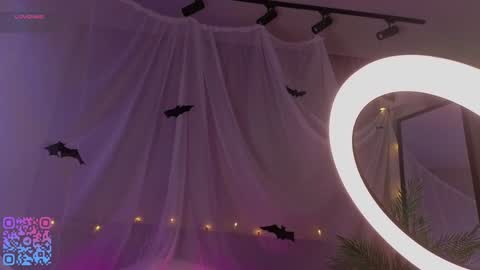 Snapshot of quennacindy chatting on 10.27.25 Teri My favorite vibes 77 101 222 666 online show from 10.27.25