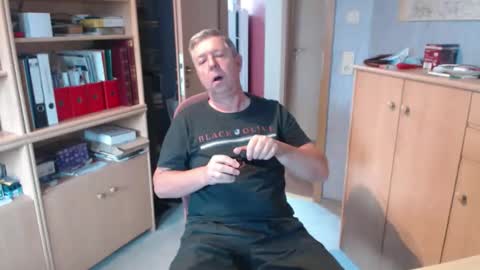 Snapshot of quiller_de chatting on 11.10.25 quiller_de online show from 11.10.25