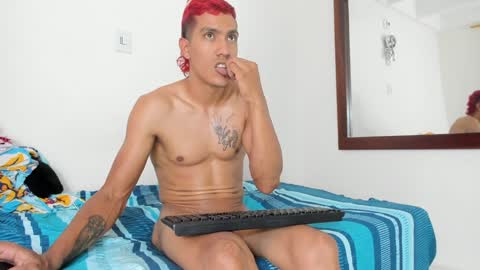 Snapshot of quinnandpuma chatting on 01.12.25 QuinnAndPuma online show from 01.12.25