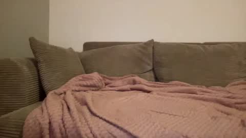 Snapshot of quinnyelena chatting on 09.30.25 Quinnyelena online show from 09.30.25