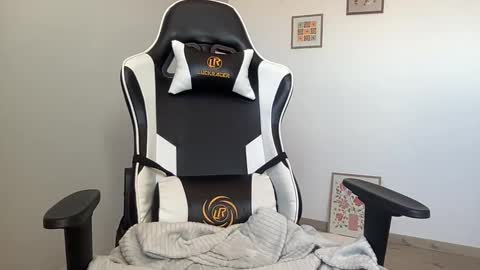 Snapshot of quinnyelena chatting on 11.05.25 Quinnyelena online show from 11.05.25